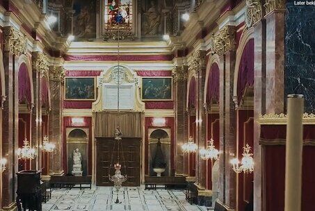 Extra Inside room in the cathedral