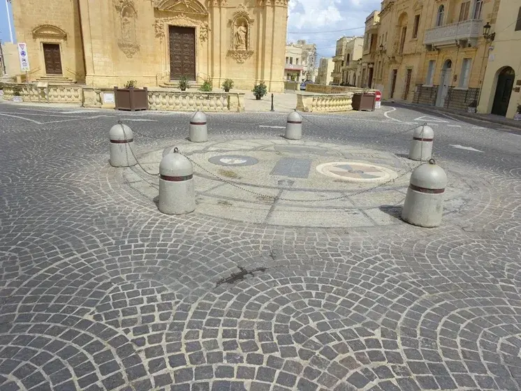 Sundial in Pjazza taż-Żjara tal-Madonna Għarb Stone sundial in front of the Church of the Visitation in Għarb, Gozo The stone sundial in Pjazza taż-Żjara tal-Madonna was installed during the 2012 restoration of the village square. The circular stone sundial forms part of the restored village square in front of the Church of the Visitation of Our Lady in Għarb, Gozo. It was installed during the 2012 restoration project and functions as both a decorative feature and a working sundial.